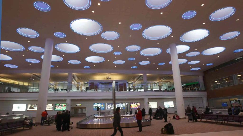 Delta Airlines YWG Terminal – Winnipeg James Armstrong Richardson International Airport